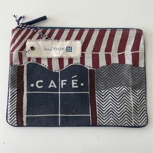 NWT Inouitoosh Clutch